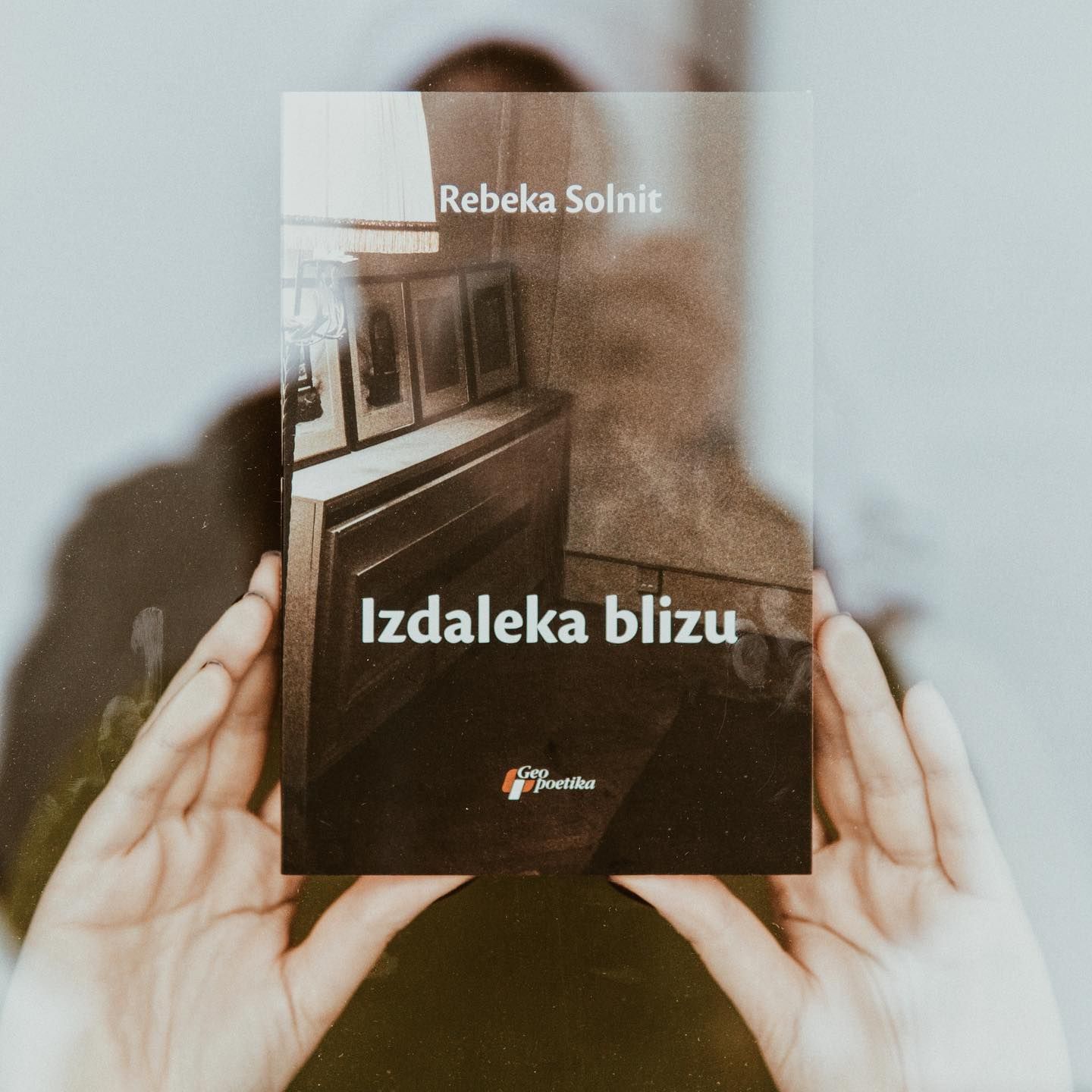 Knjiga Izdaleka blizu, Rebeke Solnit